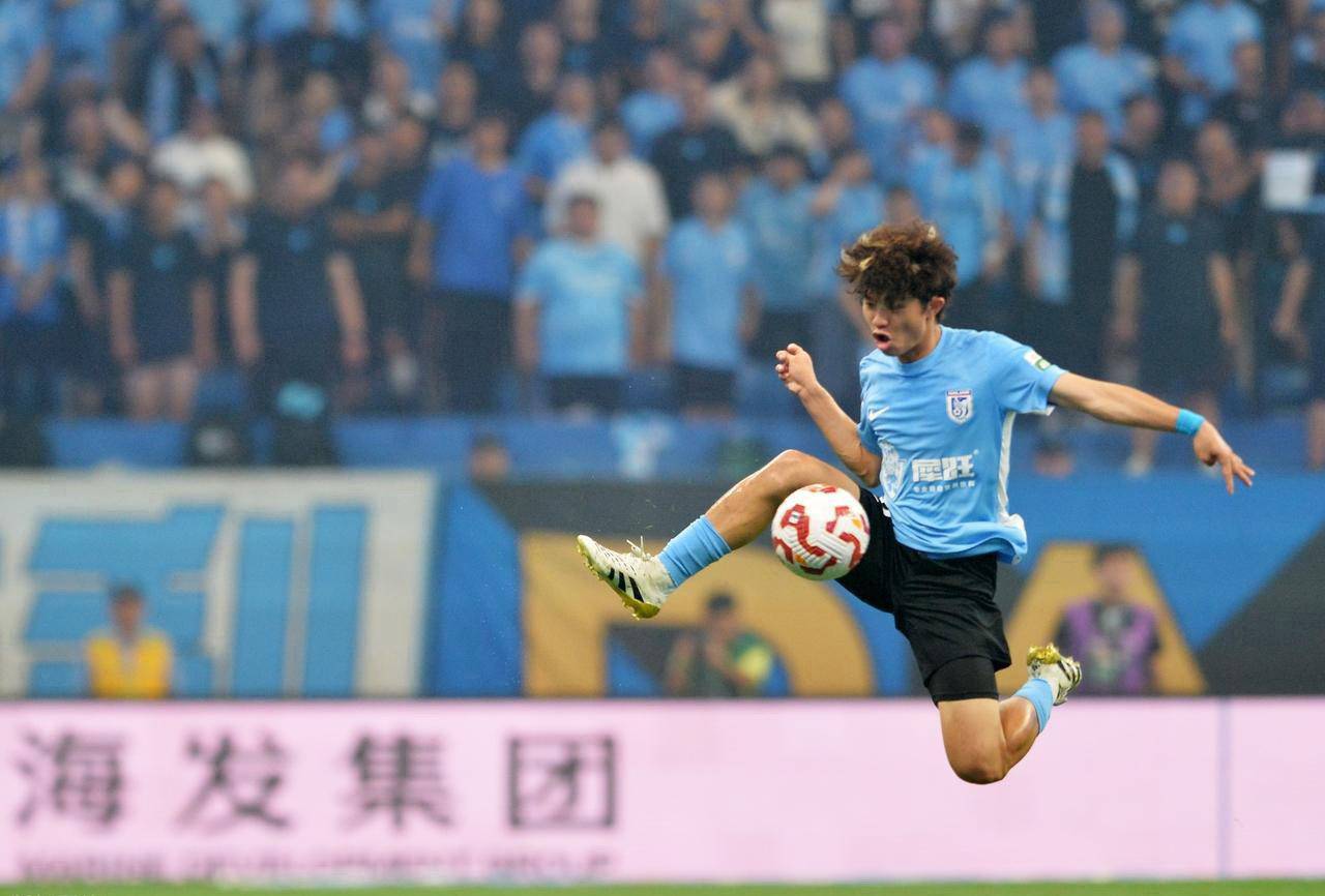 大连英博1-0浙江吕焯毅飞翔芦花鸡窝头昔日队友激战PK